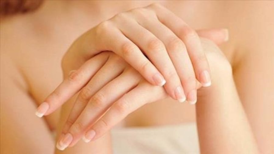 Bàn tay của người phụ nữ có vận may lớn, sống trong nhung lụa. (Ảnh minh họa)