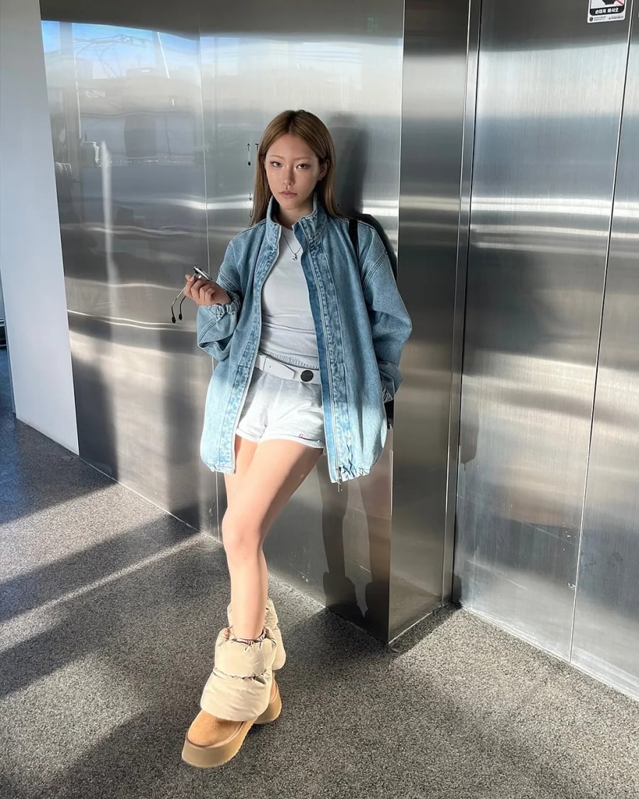 . Công thức này đặc biệt được ưa chuộng trong những ngày se lạnh hoặc khi muốn thử nghiệm phong cách layering.