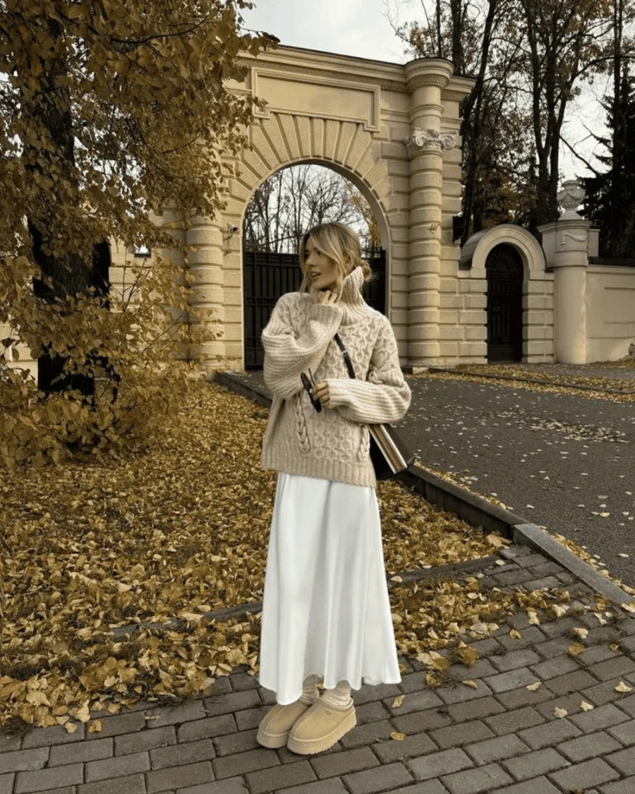  Đây là công thức được nhiều cô gái châu Á yêu thích trong mùa Thu – Đông nhờ khả năng dung hòa giữa sự ấm áp và nét nhẹ nhàng.