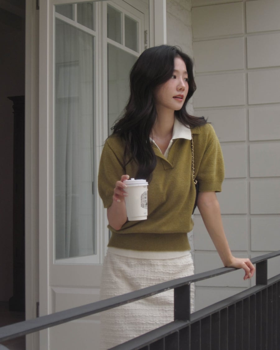  Đây là item rất phù hợp với phong cách layer, dễ dàng kết hợp cùng áo sơ mi dài tay, áo thun mỏng bên trong hoặc khoác thêm cardigan khi cần.