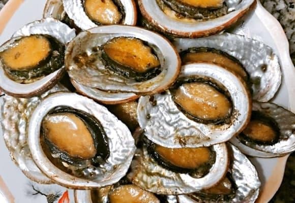 Không ít loại thực phẩm quen thuộc trong bữa ăn hằng ngày có thể trở thành điểm tích tụ kim loại nặng như chì, cadimi, thủy ngân hay asen mà người dùng khó nhận biết.    