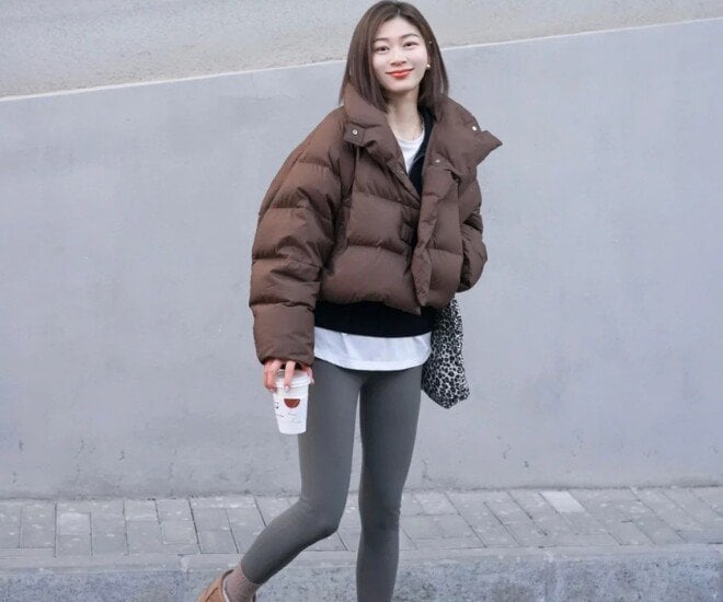 Với phụ nữ trung niên, kiểu quần này còn dễ làm vóc dáng trông nặng nề hơn, khiến tổng thể trang phục thiếu sự trang nhã và trở nên lỗi thời so với xu hướng hiện nay.