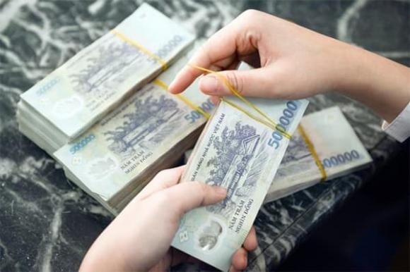 Trong ngày đầu năm, các bữa tiệc cùng gia đình, bạn bè thường diễn ra để chúc tụng và đón năm mới.