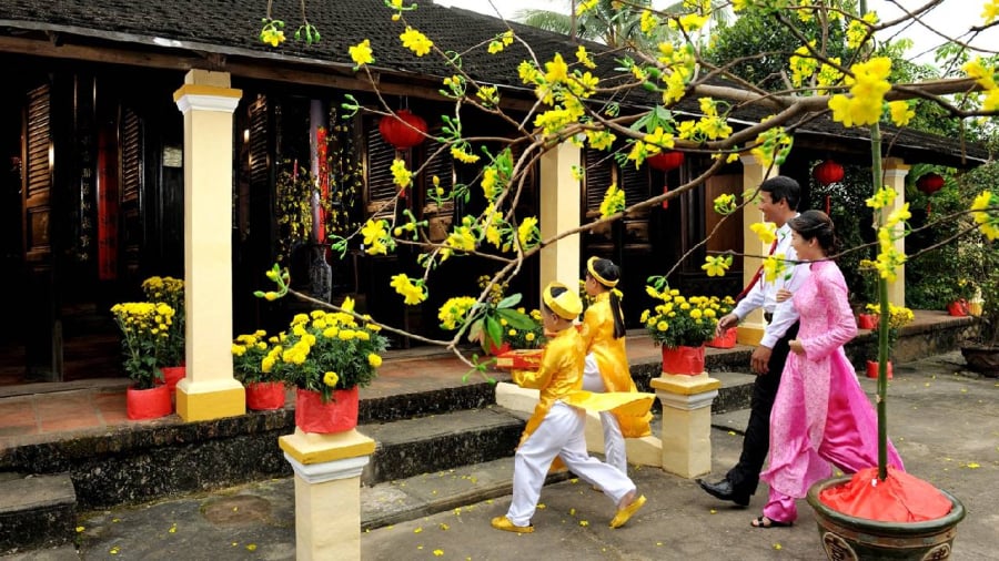 Với những người đã quá lâu không gặp, việc đến chơi nhà có thể khiến cả hai bên cảm thấy bối rối, khó xử.