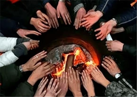  Tháng 12 âm lịch là thời điểm chuẩn bị cho Tết Nguyên đán, khi mọi người đang trong không khí vui vẻ.