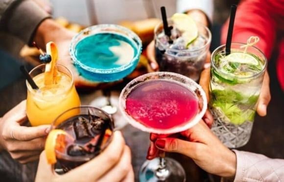 Đáng chú ý, chỉ với dưới 2 gram cồn từ bia mỗi ngày cũng đã làm tăng nguy cơ mắc ung thư niêm mạc miệng. Đặc biệt, mức 9 gram cồn mỗi ngày – tương đương một ly rượu tiêu chuẩn – làm nguy cơ này tăng khoảng 50%.    