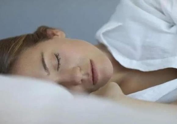 Khi tức giận hoặc căng thẳng, khí huyết trong cơ thể bị cản trở, lâu dài có thể dẫn đến mất cân bằng nội tạng, đặc biệt là gan, và ảnh hưởng đến hệ thần kinh.    