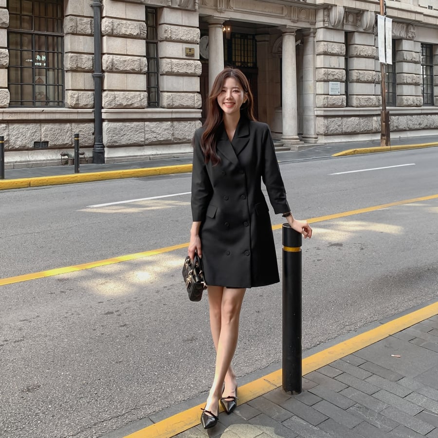  Những đôi búp bê mũi tròn hoặc mũi hơi nhọn, chất liệu mềm mại, màu sắc nhẹ nhàng mang lại cảm giác nữ tính, tinh tế mà không hề khiến tổng thể trông đứng tuổi.