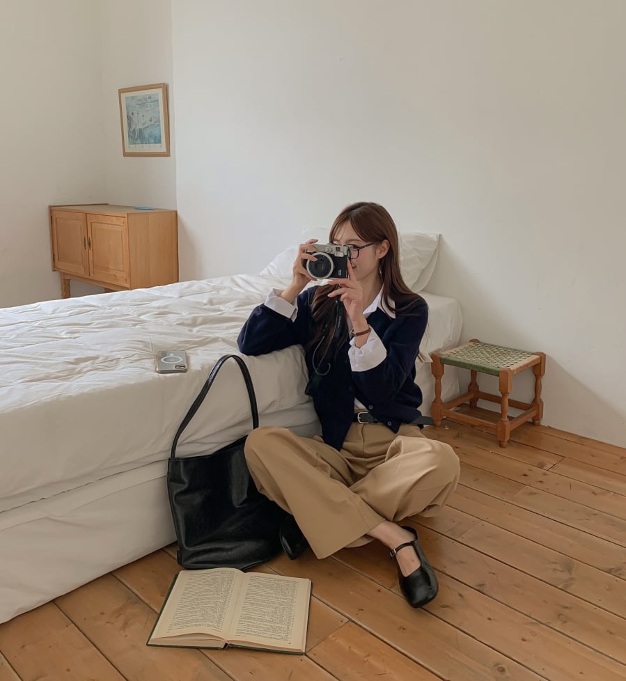 Thiết kế đặc trưng với quai ngang bàn chân mang đến cảm giác ngọt ngào, trong trẻo và dễ tạo thiện cảm ngay từ cái nhìn đầu tiên.