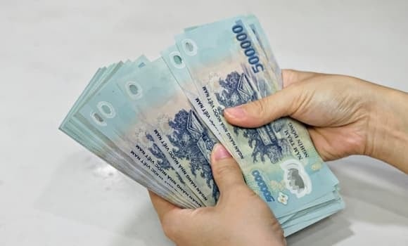 Đối với những trẻ em thuộc diện trên đang học tập, nếu đủ 16 tuổi nhưng vẫn theo học văn hóa, học nghề, trung học chuyên nghiệp, cao đẳng hoặc đại học (văn bằng thứ nhất), các em tiếp tục được hưởng trợ cấp xã hội đến khi kết thúc khóa học, tối đa không quá 22 tuổi.    