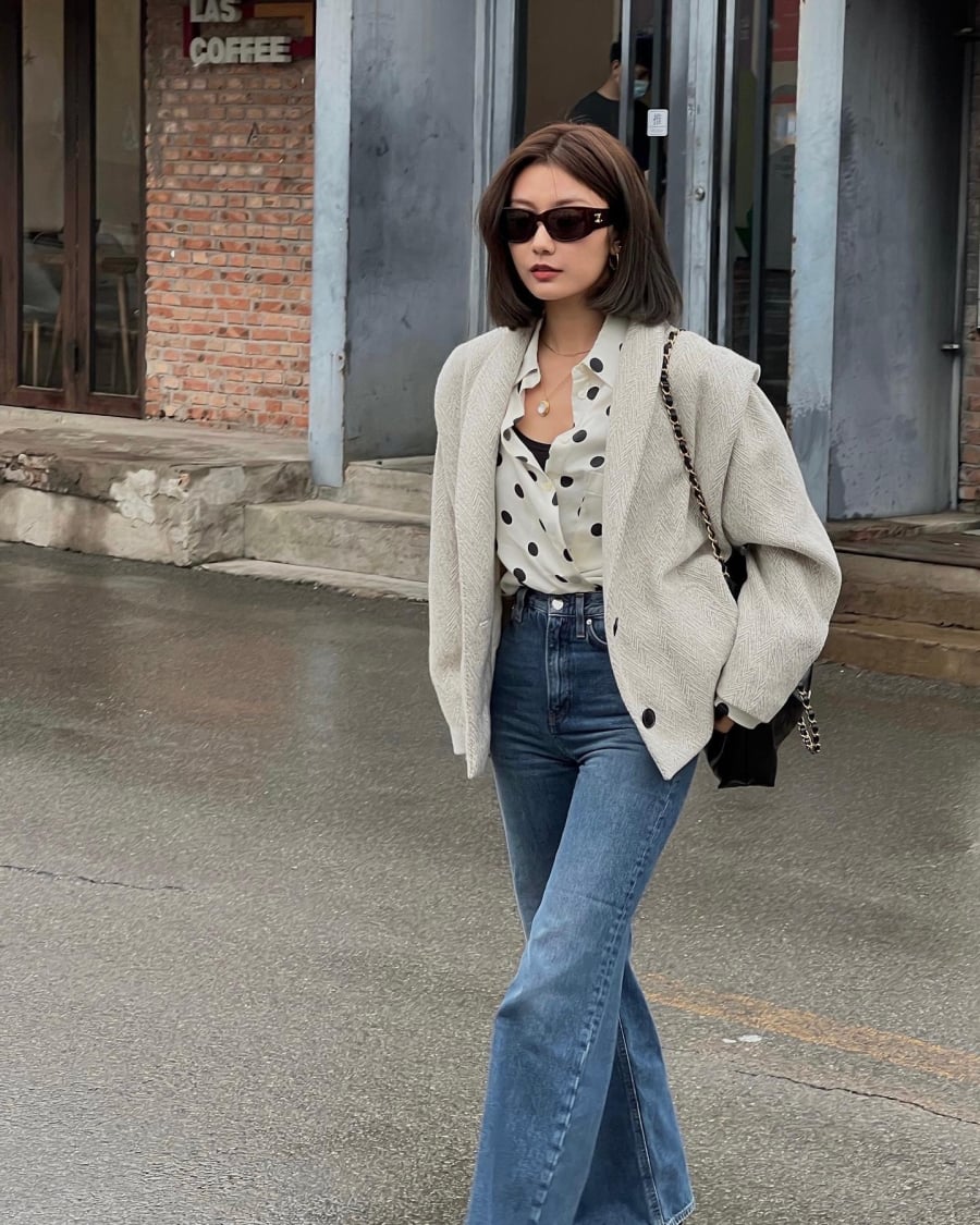 Chấm bi tiếp tục chứng minh khả năng thích nghi bền bỉ với dòng chảy thời trang. 