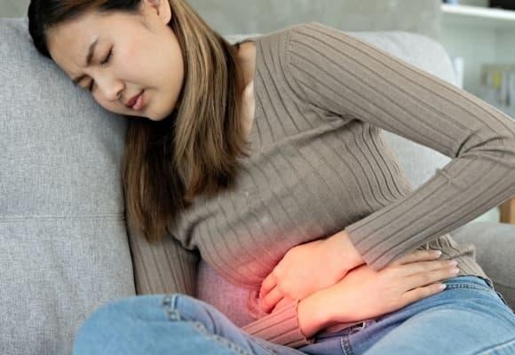 Ngoại trừ trường hợp mang thai, bụng to nhanh chóng thường xuất phát từ mỡ nội tạng hoặc cổ trướng do ung thư xâm lấn ổ phúc mạc.