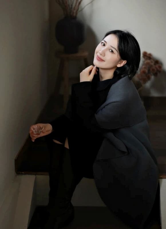 Khi chồng biết yêu thương, tâm trạng của vợ sẽ dịu dàng như nước – mà nước dưỡng vạn vật, chảy vào chỗ trũng, tiền tài cũng theo đó mà về.