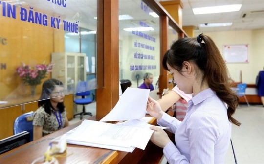 Theo đó, thuế suất thấp nhất vẫn được giữ ở mức 5% đối với phần thu nhập tính thuế đến 10 triệu đồng/tháng, trong khi mức cao nhất là 35% áp dụng cho thu nhập trên 100 triệu đồng/tháng sau khi trừ các khoản miễn, giảm. 