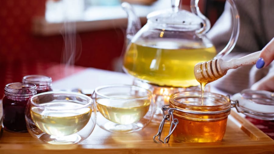 Trà xanh kết hợp với mật ong tạo ra một loại đồ uống mang lại nhiều lợi ích cho sức khỏe.