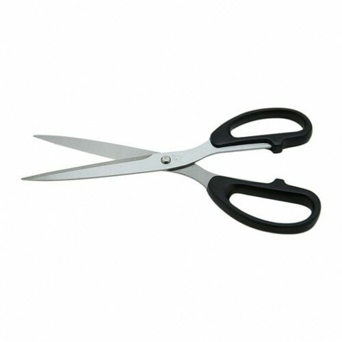 Dao kéo hoặc vật nhọn không nên để đầu giường