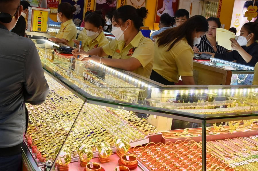 Trong phiên sáng 9/1/2026 tại thị trường châu Á, giá vàng thế giới giao ngay đã bật tăng trở lại và neo quanh ngưỡng 4.477,42 USD/ounce, cao hơn khoảng 20,86 USD (tương đương 1,04%) so với phiên trước đó.