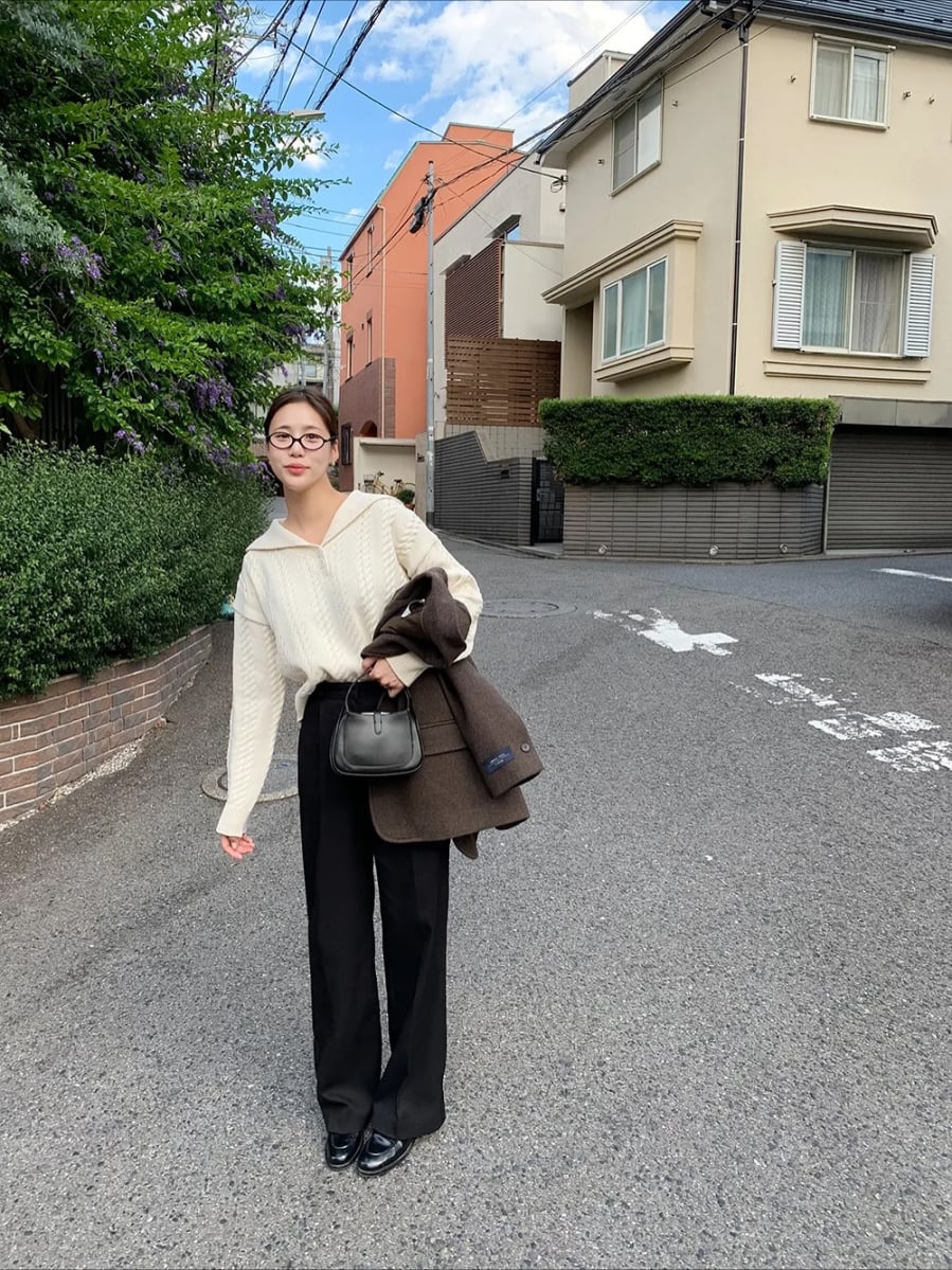 Đây là lựa chọn phù hợp cho môi trường công sở hoặc những dịp cần ăn mặc chỉn chu nhưng vẫn ưu tiên sự thoải mái.