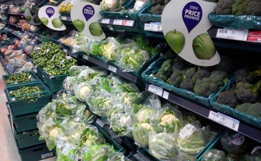 Những khay trái cây đã gọt sẵn, cắt miếng và bọc kín trông hấp dẫn và tiện lợi. Thế nhưng, chất lượng không phải lúc nào cũng đảm bảo. 