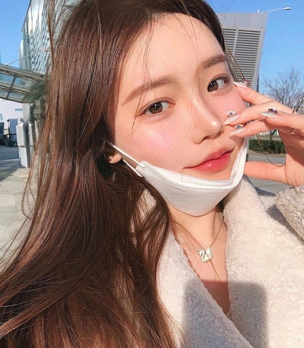 Làm sạch da là bước nền tảng quan trọng nhất khi muốn cải thiện tình trạng mụn do khẩu trang gây ra