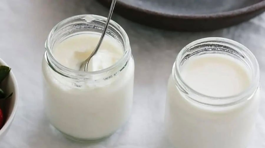 Sữa chua không đường giúp hệ tiêu hóa giảm tình trạng đầy hơi, khó chịu sau bữa ăn