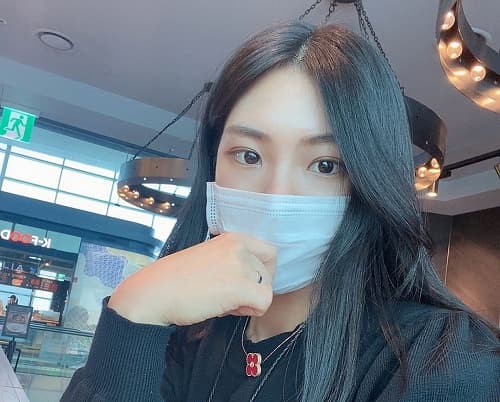  Tuy nhiên, cần duy trì tần suất hợp lý để tránh khiến da bị bào mòn hoặc kích ứng, đặc biệt trong giai đoạn da nhạy cảm do đeo khẩu trang liên tục.