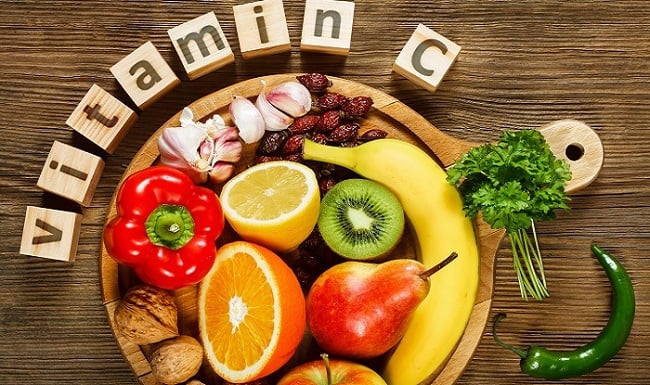 Khi kết hợp cùng kem chống nắng, vitamin C tạo nên lớp bảo vệ bổ sung, đặc biệt cần thiết trong mùa đông.
