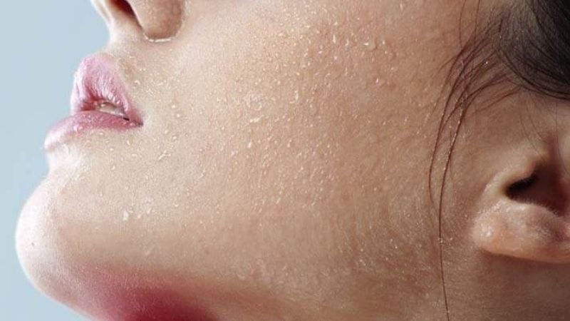   Việc phục hồi da khô không nằm ở số lượng sản phẩm sử dụng mà ở việc lựa chọn đúng các hoạt chất cần thiết.   