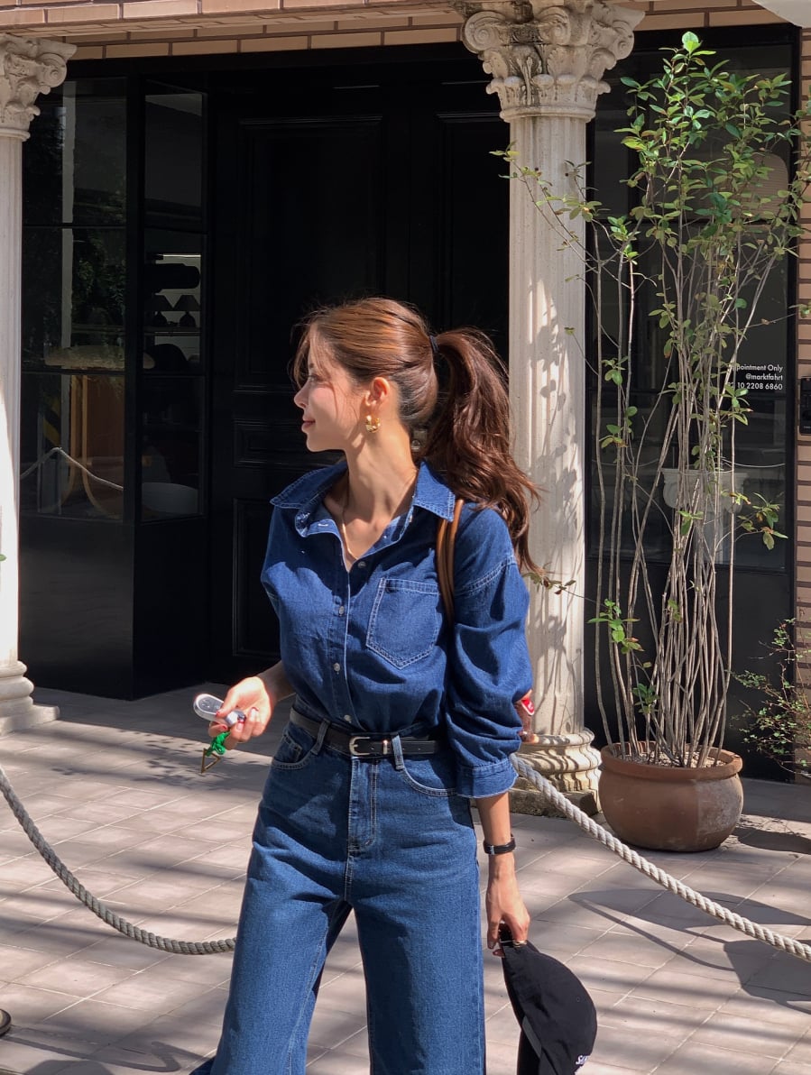 Các dáng áo lửng, ôm nhẹ, có chiết eo hoặc tạo phom peplum giúp tổng thể trông gọn gàng và nữ tính hơn.