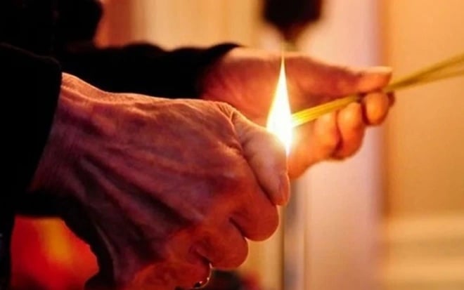 Giờ Tuất là khung giờ buổi tối được nhiều người làm ăn lựa chọn, nhất là những gia đình bận rộn ban ngày. Theo quan niệm dân gian, giờ Tuất là thời điểm giao hòa âm dương, rất thích hợp để cầu tài, cầu lộc cho giai đoạn sắp tới.