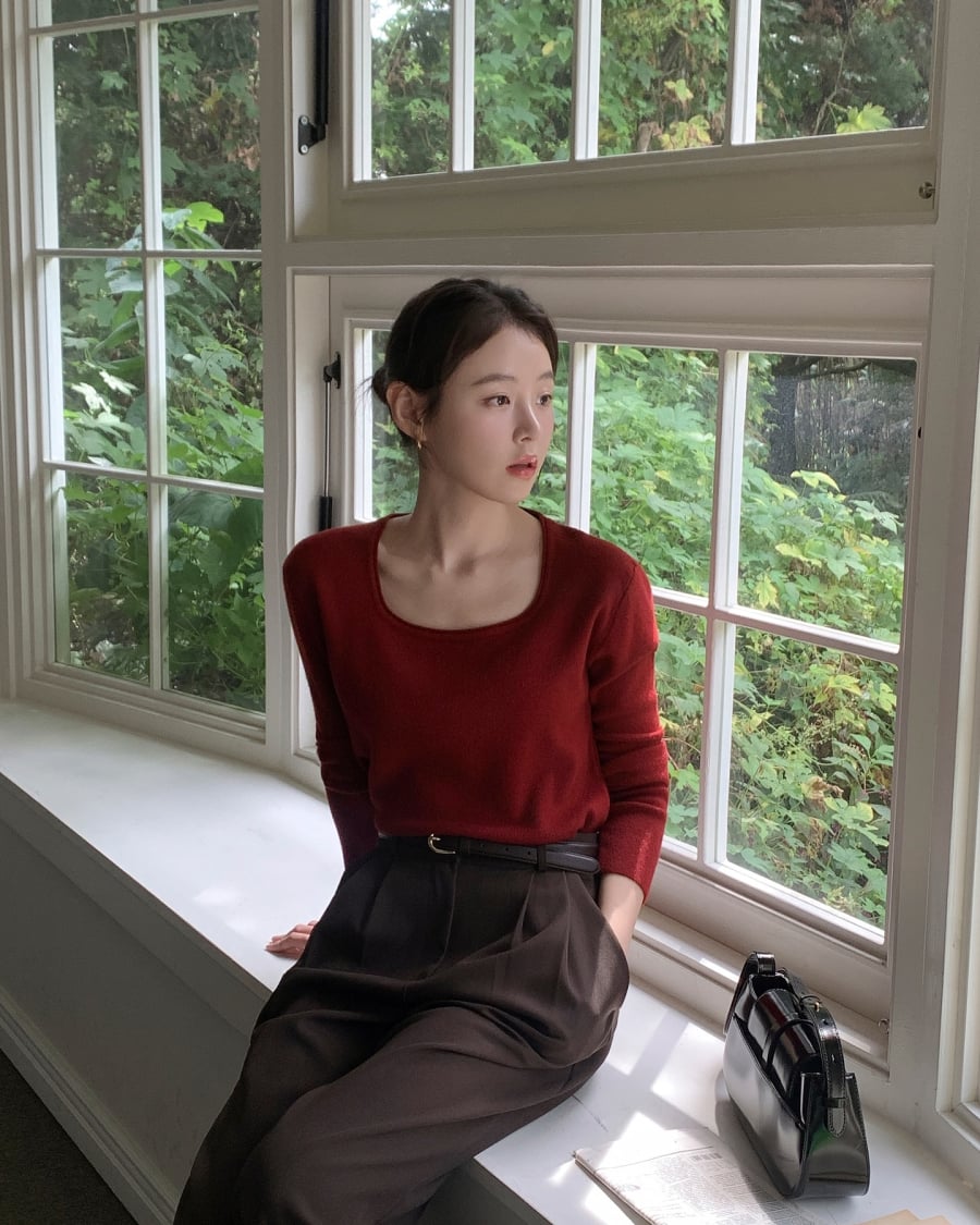 Cách phối này đặc biệt phù hợp với những hoàn cảnh cần sự lịch sự nhưng vẫn giữ được nét hiện đại.