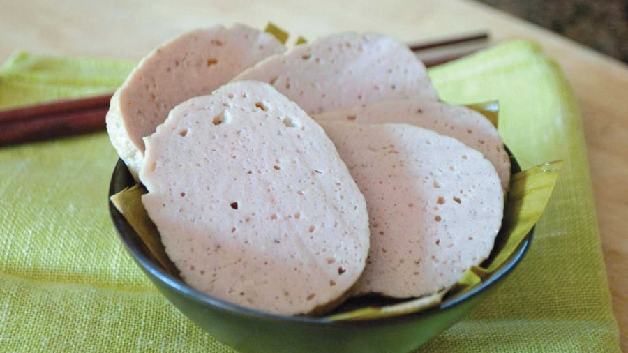 Giò chả thêm hàn the thường có độ dai bất thường.