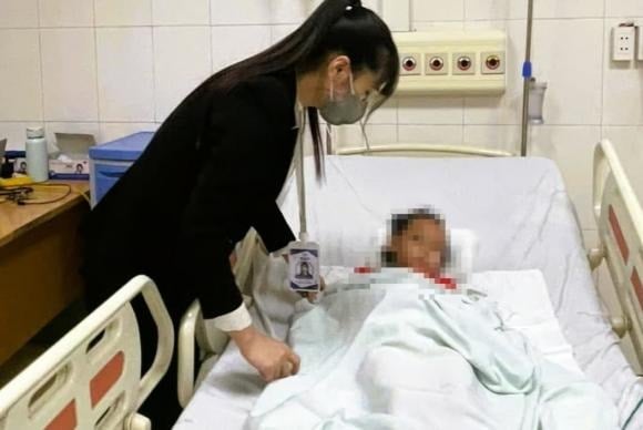 Ngày 20/1, Bệnh viện Nhi Thanh Hóa cho biết đang tích cực điều trị cho ba bệnh nhi nhập viện trong tình trạng ngộ độc nặng sau khi uống trà sữa có pha thuốc diệt chuột. 