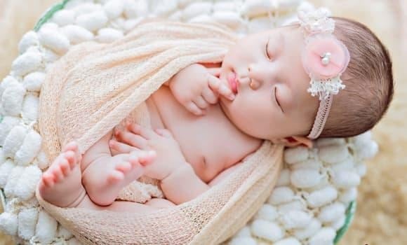 Từ xưa đến nay, việc đặt tên cho con luôn được người Việt xem là chuyện hệ trọng, gửi gắm mong ước về sức khỏe, may mắn và một tương lai hanh thông.