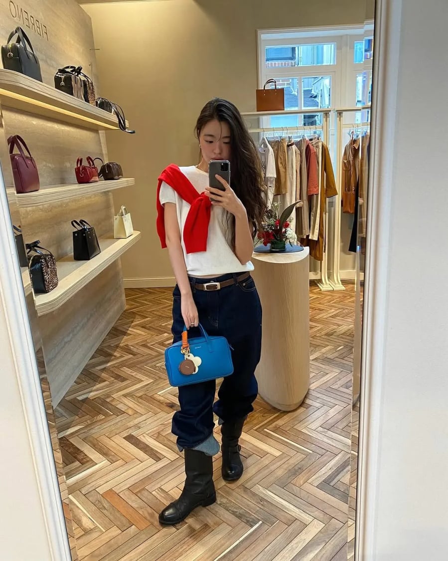 Đây là gợi ý phù hợp cho những ai muốn làm mới hình ảnh quen thuộc với áo thun trắng.