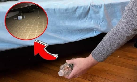 Một mẹo nhỏ nhưng được nhiều người có kinh nghiệm áp dụng chính là ném một chai nước vào gầm giường để kiểm tra độ an toàn.    