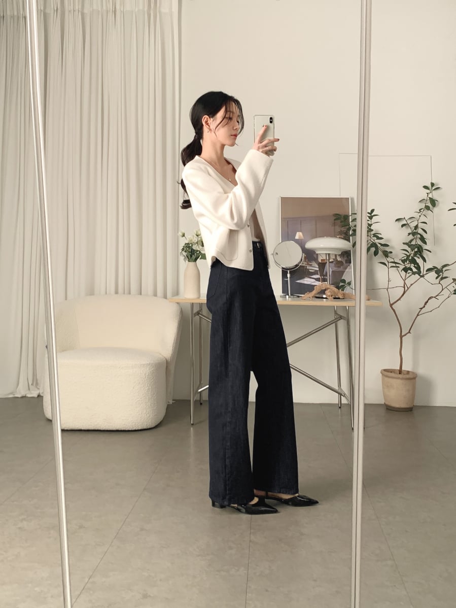 Chỉ cần thay đổi phom quần hoặc lớp áo bên trong, cùng một cách phối màu nhưng bạn đã có thể tạo ra nhiều phiên bản khác nhau cho cả tuần.