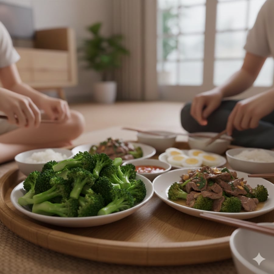 Súp lơ xanh dễ chế biến, dễ ăn, phù hợp với mọi lứa tuổi và xuất hiện thường xuyên trong bữa cơm hàng ngày.  