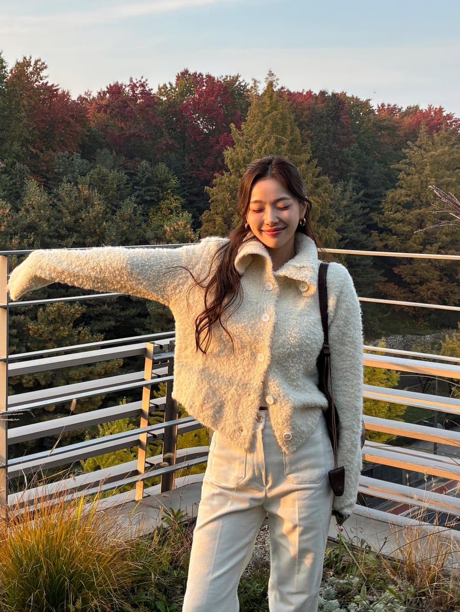 Không chỉ giữ ấm tốt, áo khoác lông còn tạo hiệu ứng thời trang rất phù hợp với không khí lễ hội.