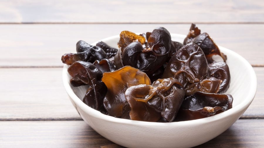 Người đang dùng thuốc chống đông máu, người bị rối loạn chảy máu tốt nhất nên tránh ăn mộc nhĩ.