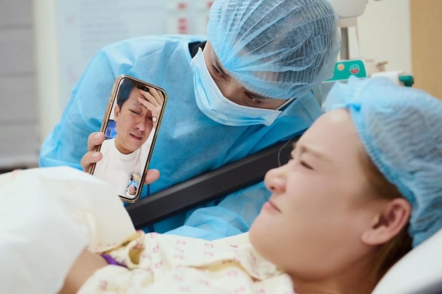 Trường Giang bật khóc xin lỗi vợ