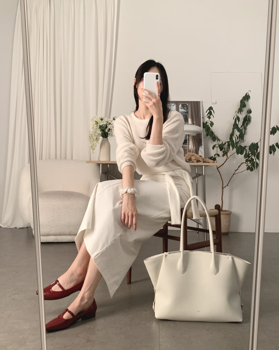 Mary jane là kiểu giày mang nét cổ điển đặc trưng với quai ngang trên mu bàn chân, tạo cảm giác ngọt ngào và trẻ trung.