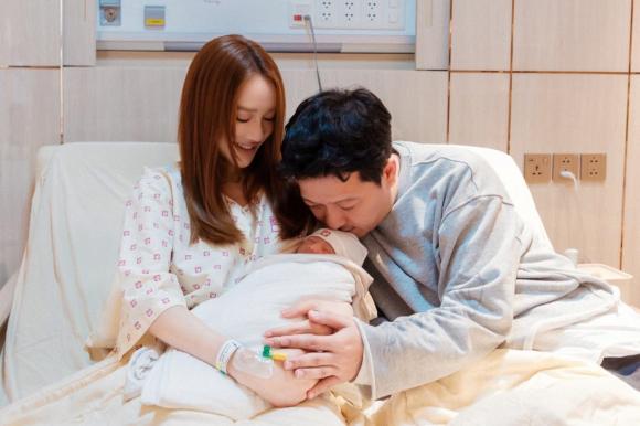 Nhã Phương sinh con thứ ba  