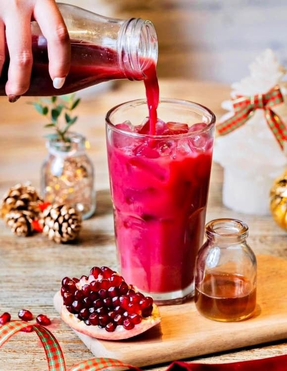 Lựu được các chuyên gia dinh dưỡng xếp vào nhóm “siêu thực phẩm” nhờ hàm lượng polyphenol dồi dào – một dạng chất chống oxy hóa mạnh.