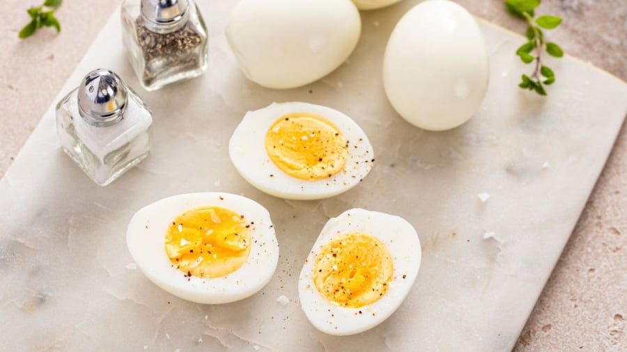 Ăn trứng vào buổi sáng giúp tạo cảm giác no lâu, hạn chế thèm ăn.