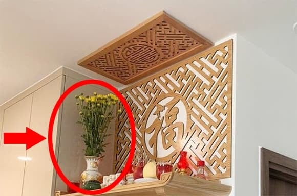 Theo quan niệm dân gian, hoa tươi mang sinh khí của đất trời, tượng trưng cho sự thanh khiết, khởi đầu tốt đẹp và nguồn năng lượng tích cực.