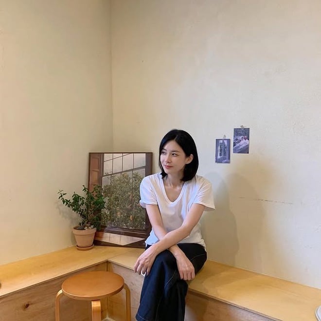 Chính sự giản dị có chọn lọc ấy đã làm nên phong cách cuốn hút của Lee Bo Young – càng lớn tuổi càng đẹp và càng có gu.