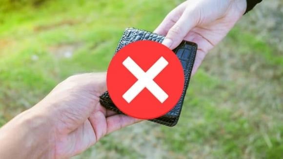 Ví tiền là nơi cất giữ tiền bạc, đồng thời được xem như biểu tượng của tài lộc cá nhân.