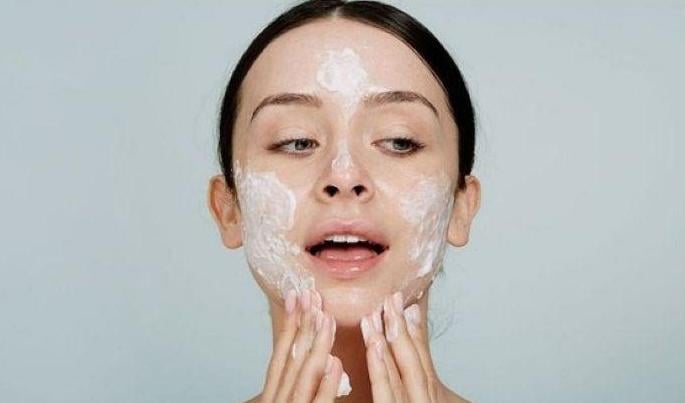 Trước những thay đổi rõ rệt của làn da, việc chăm sóc không thể dừng ở bước cấp ẩm cơ bản mà cần hướng đến phục hồi và ngăn ngừa lão hóa. 