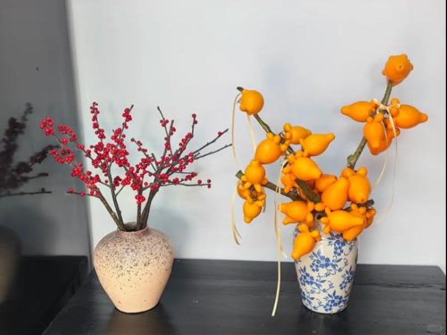 Khi bạn chưng một bình ngũ đại đồng đường, tức là bạn đang mời gọi ngũ phúc lâm môn – năm cánh cửa may mắn cùng mở ra để đón chào gia đình bạn.